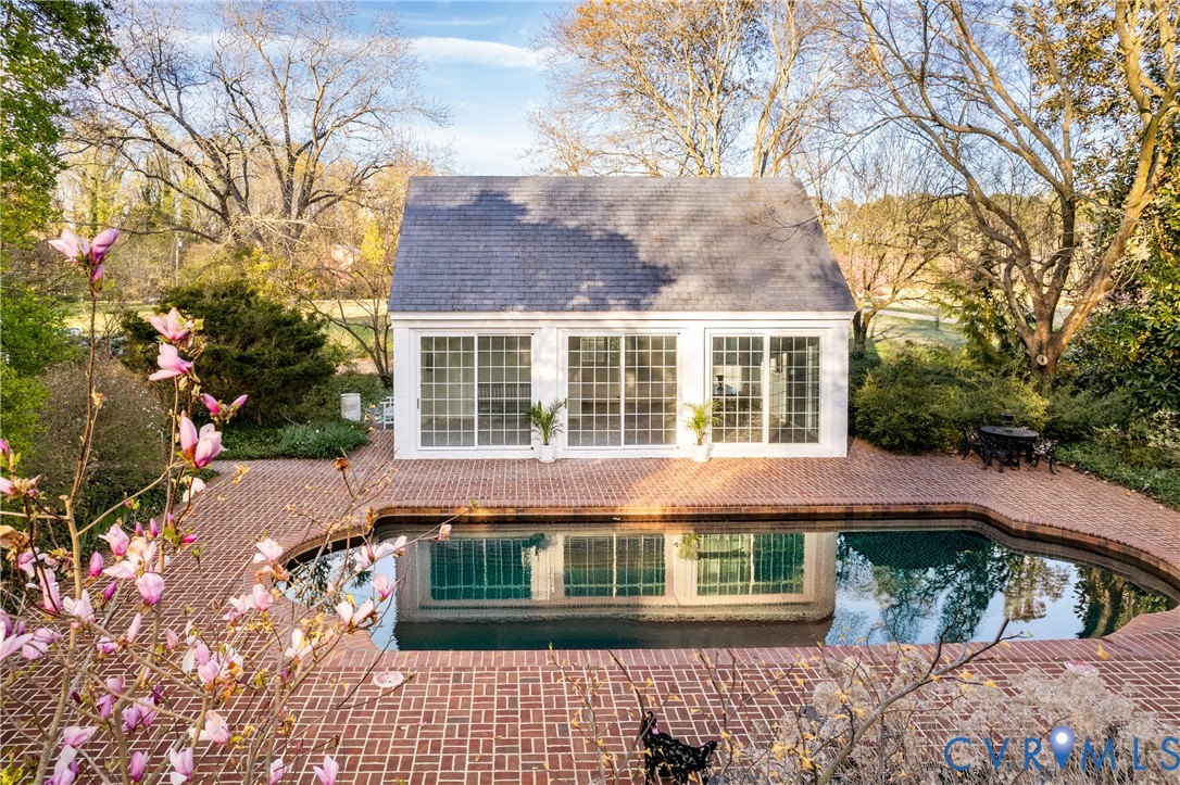505 Manor House Ln