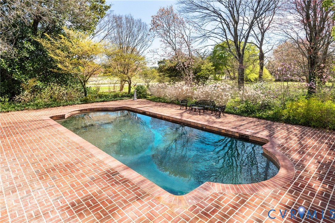 505 Manor House Ln