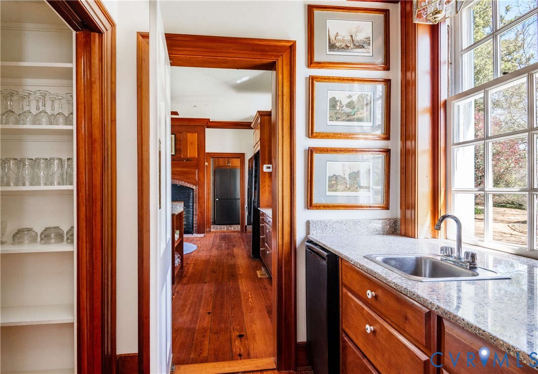 505 Manor House Ln