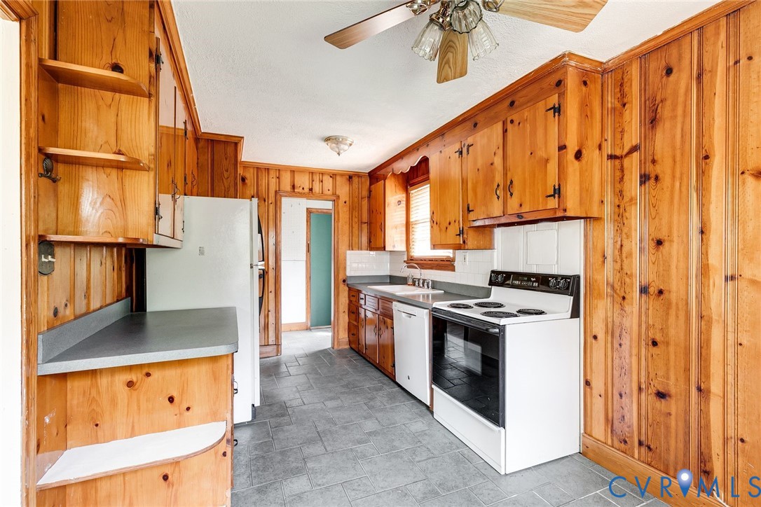 1908 Hillcrest Cir