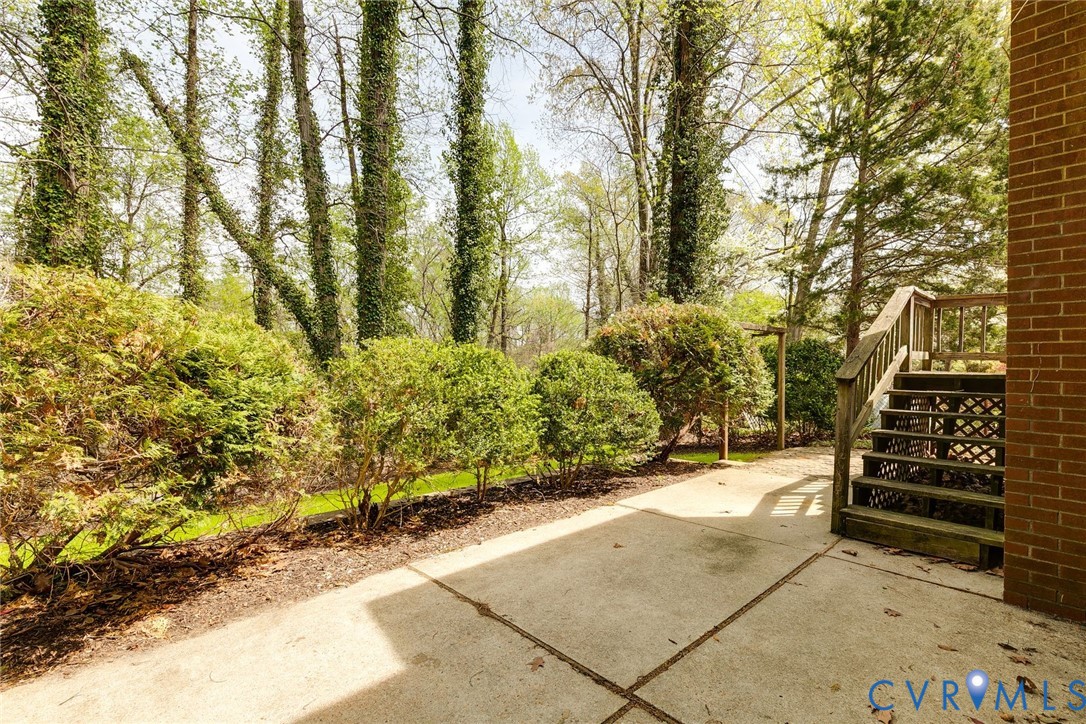 1908 Hillcrest Cir