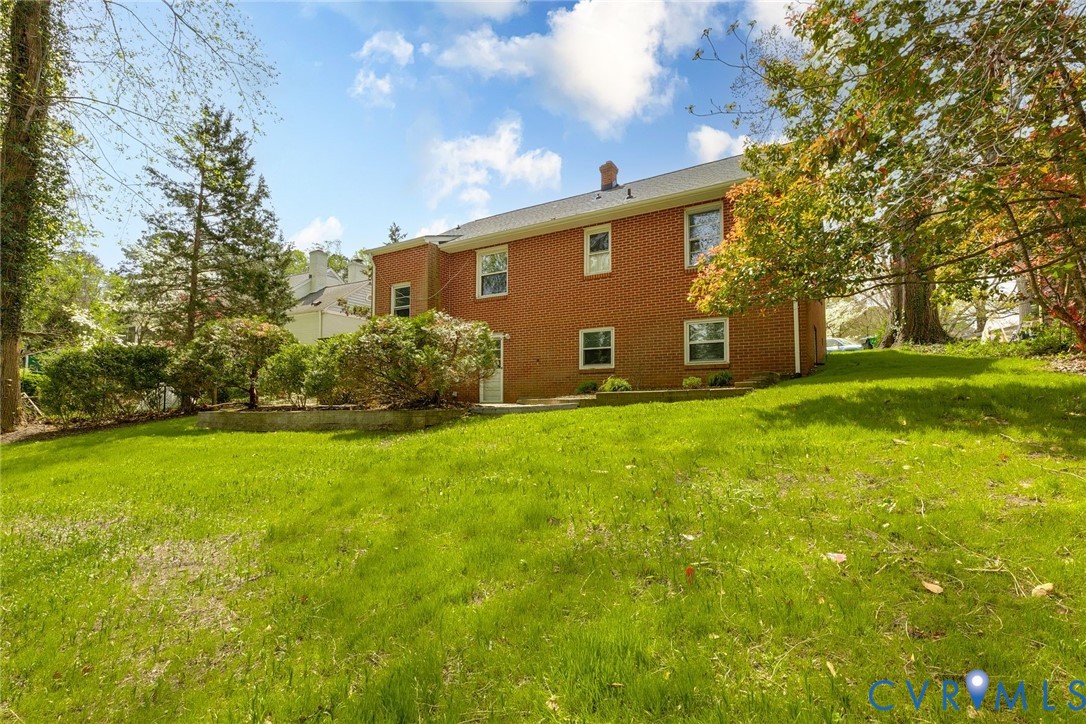 1908 Hillcrest Cir