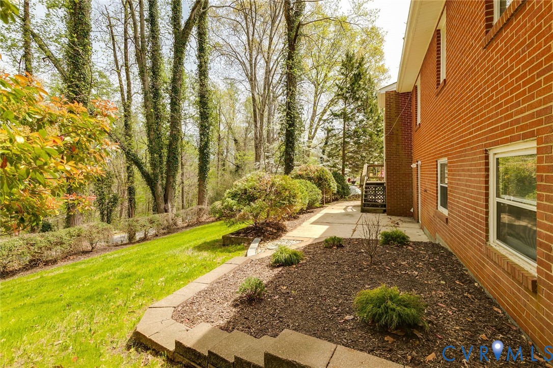 1908 Hillcrest Cir