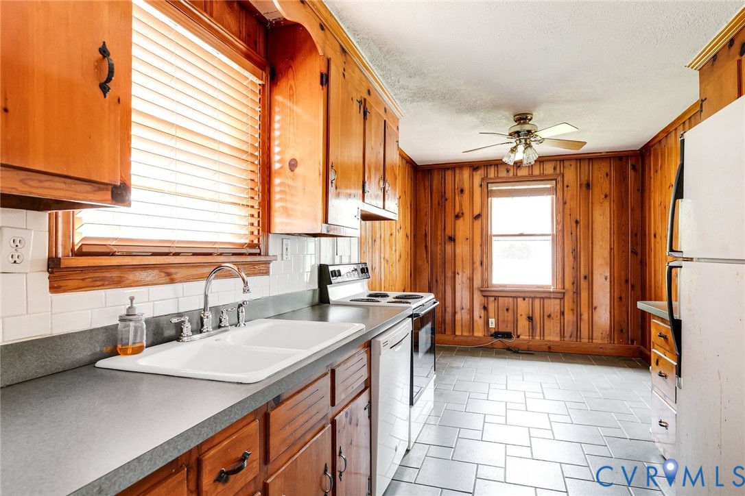 1908 Hillcrest Cir