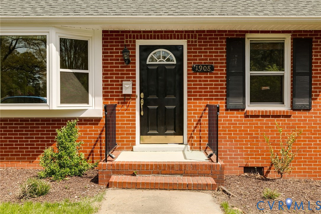1908 Hillcrest Cir