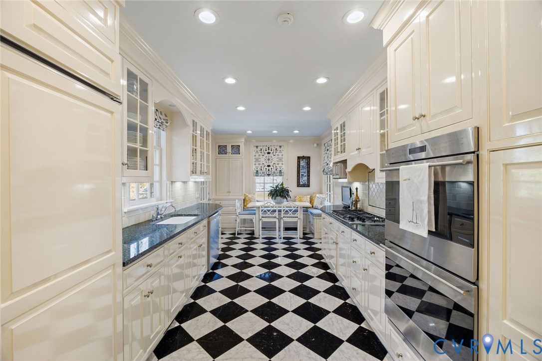 306 Lock Ln