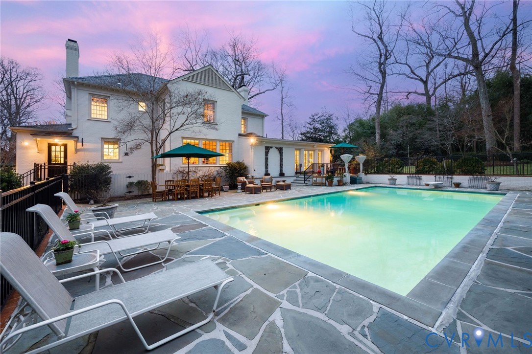 306 Lock Ln