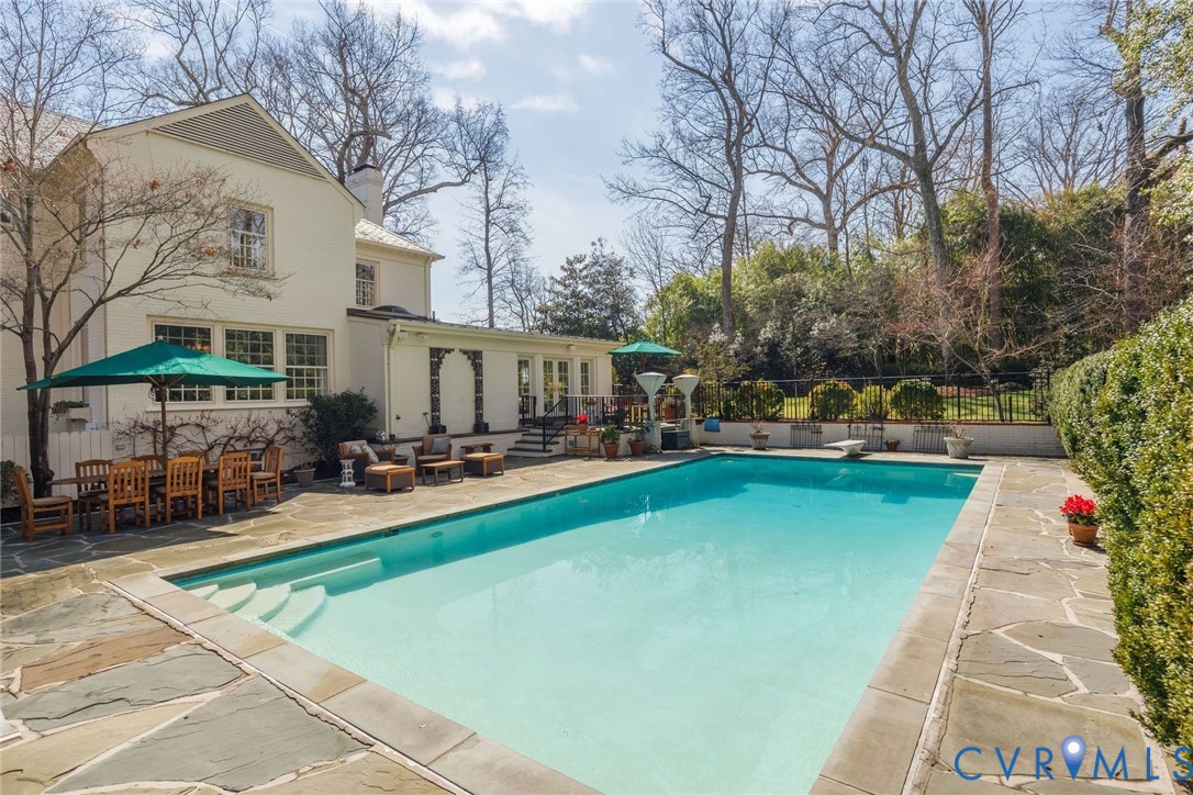 306 Lock Ln