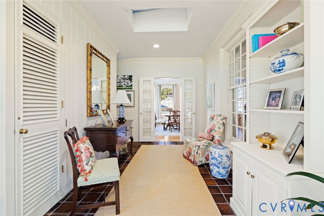 306 Lock Ln
