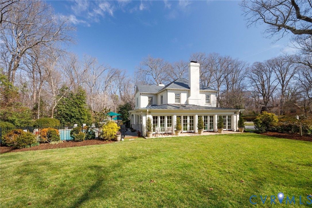 306 Lock Ln