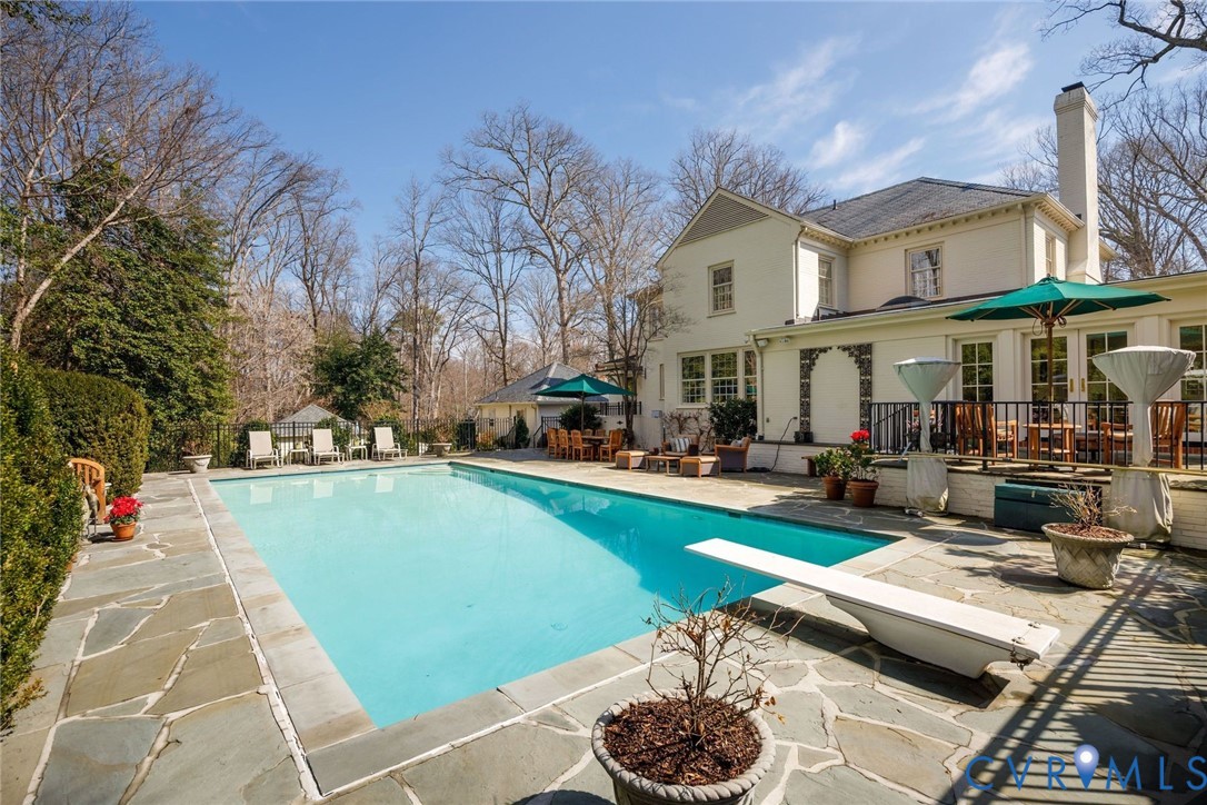 306 Lock Ln
