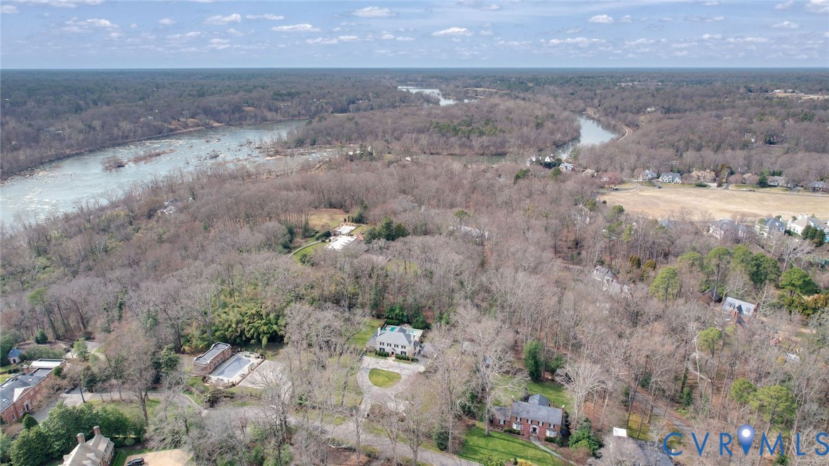 306 Lock Ln