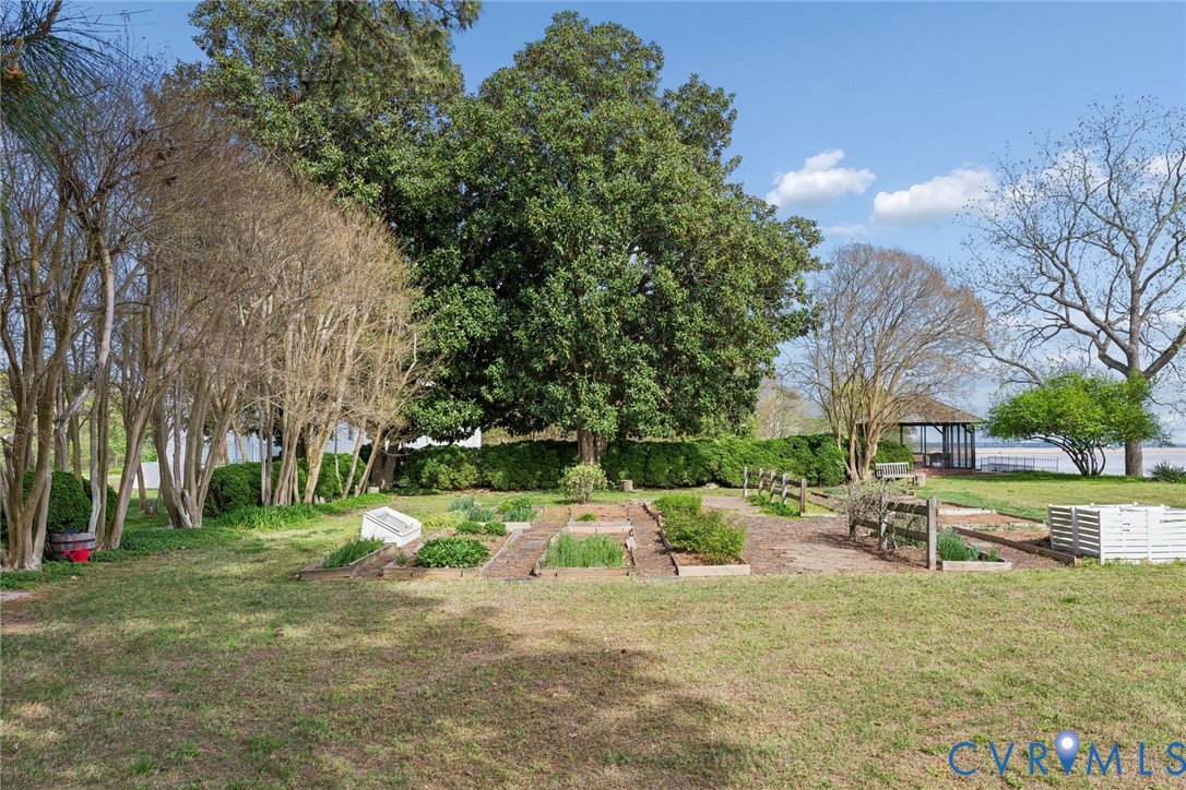 1685 Sweet Hall Rd