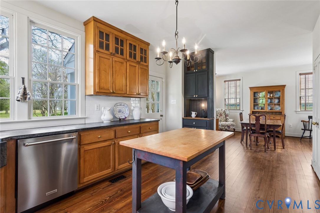 1685 Sweet Hall Rd