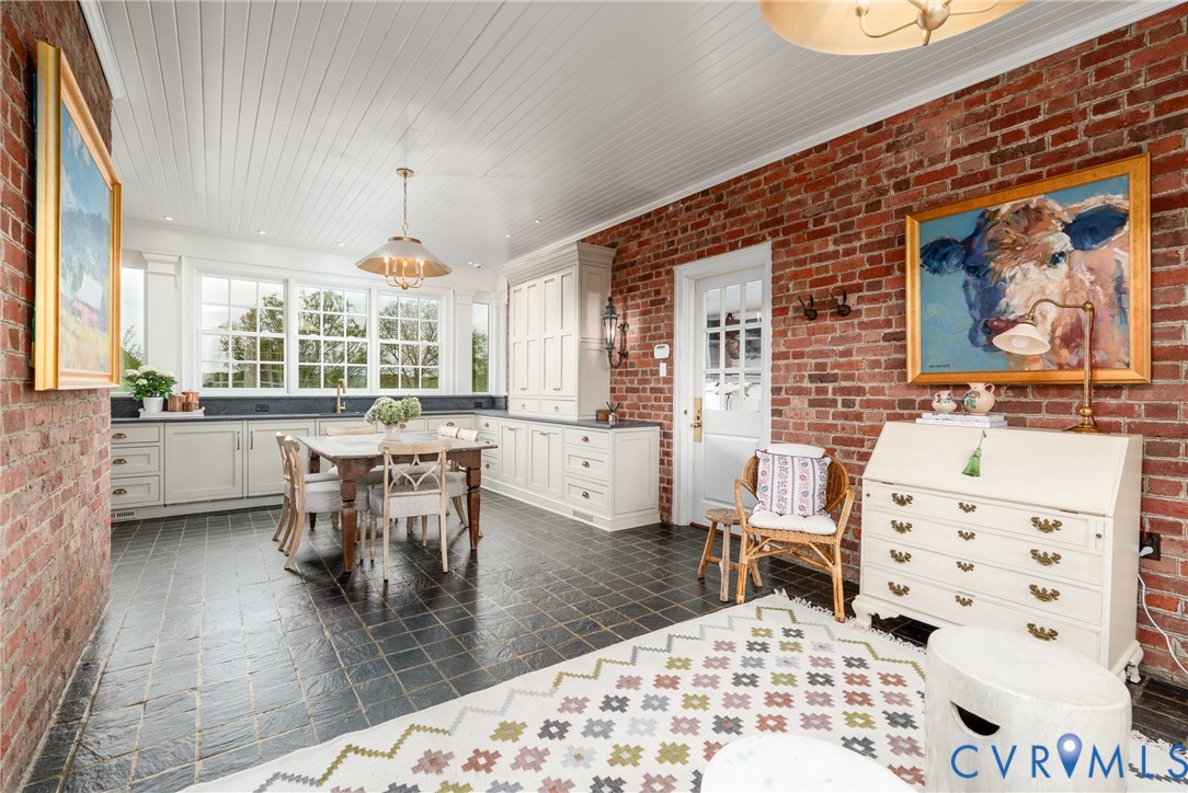12428 Walnut Hill Dr