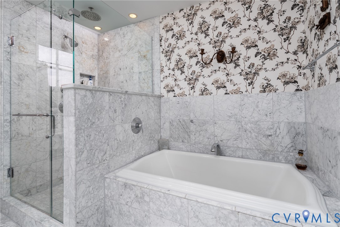 12428 Walnut Hill Dr