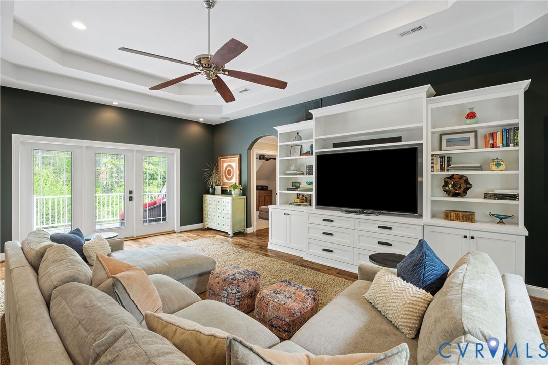 328 S Gaskins Rd