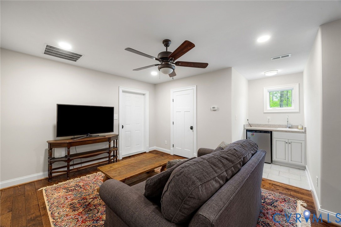 328 S Gaskins Rd