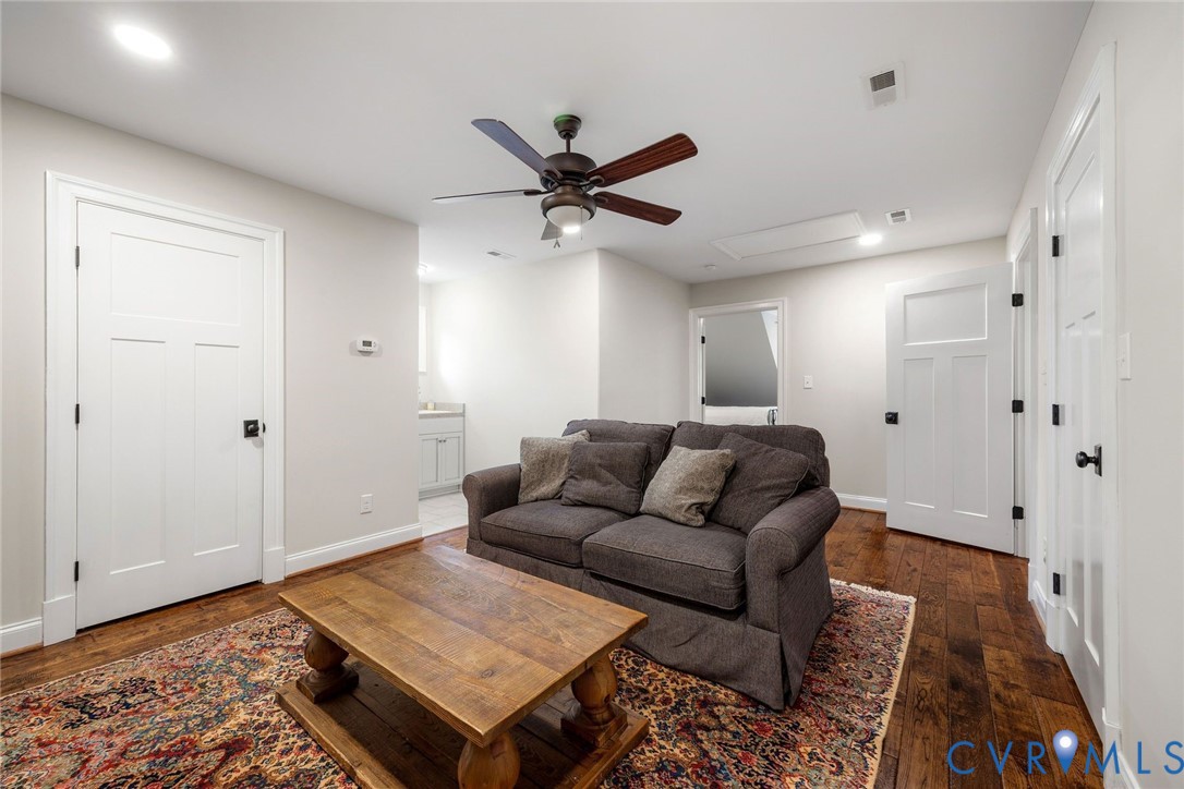 328 S Gaskins Rd