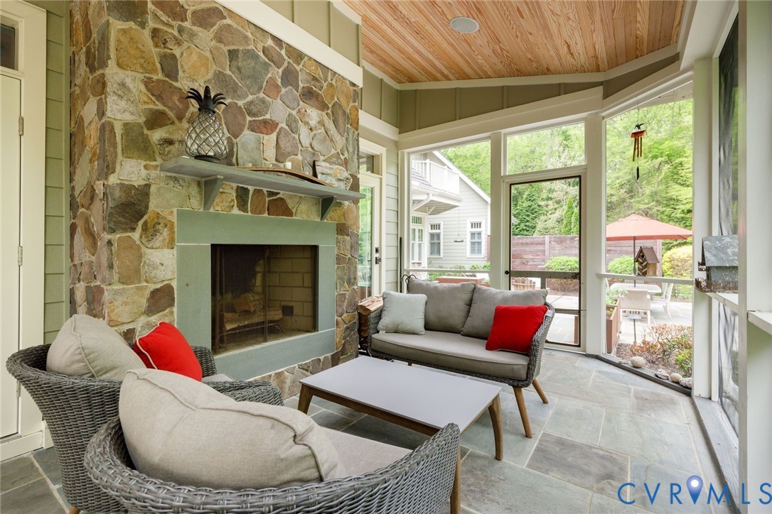 328 S Gaskins Rd