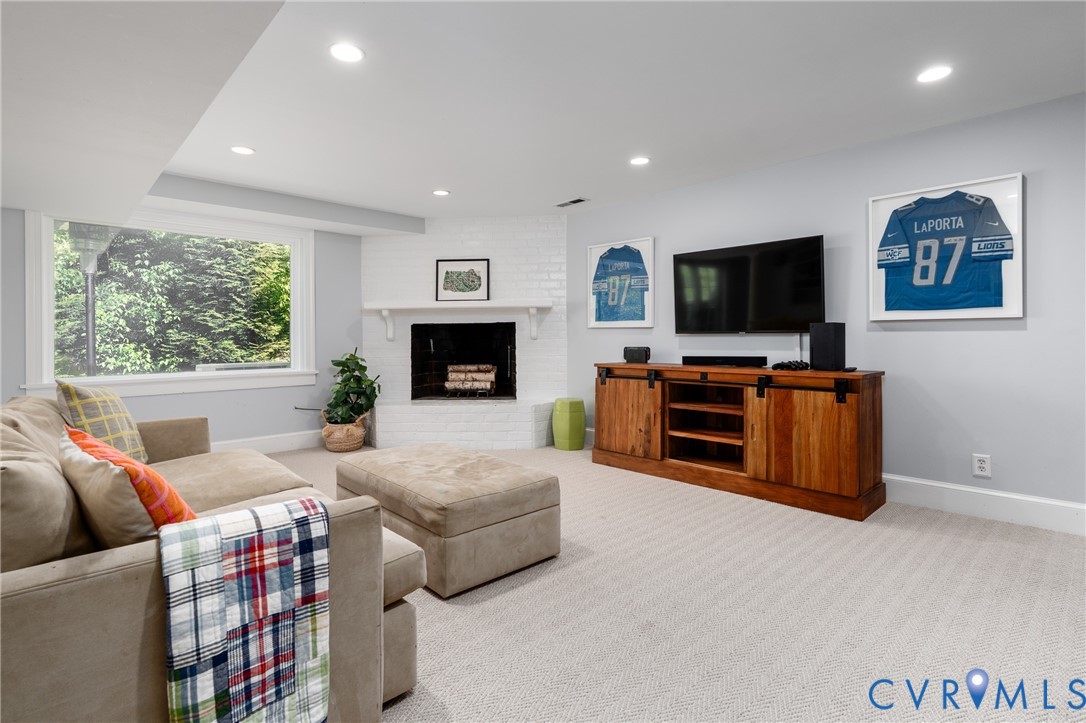 5 Lancaster Ln