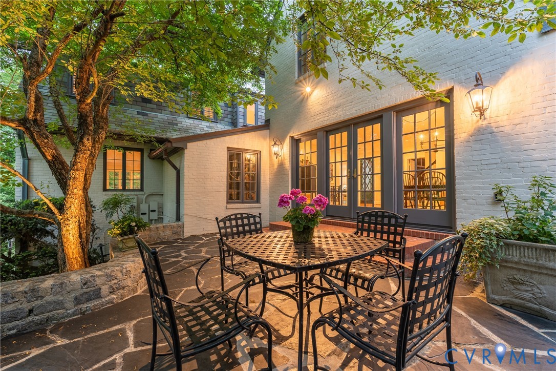 5 Lancaster Ln