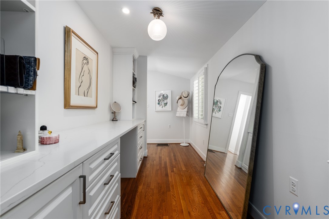 5 Lancaster Ln