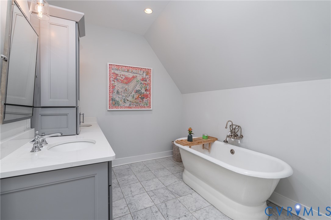 5 Lancaster Ln