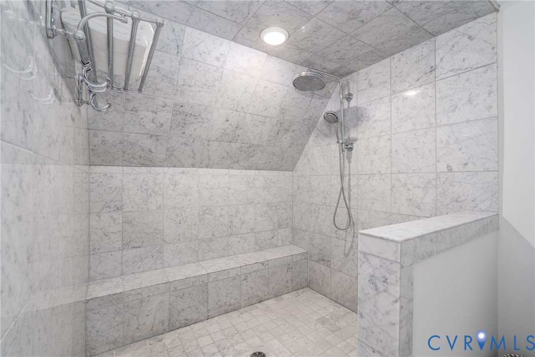 5 Lancaster Ln