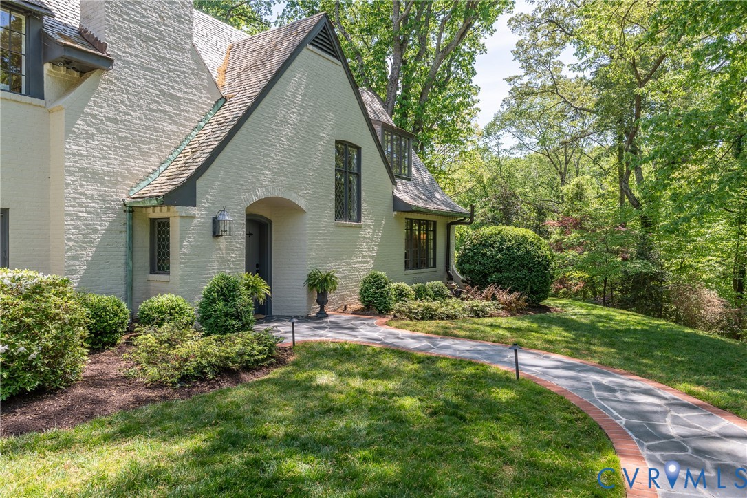 5 Lancaster Ln