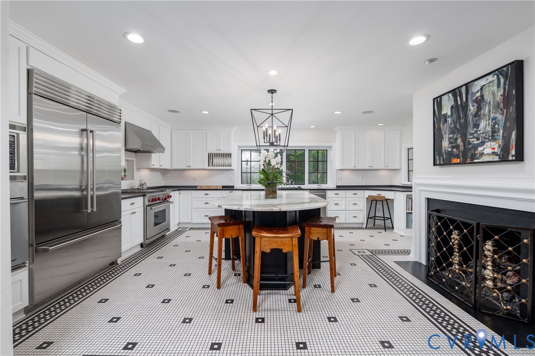 5 Lancaster Ln