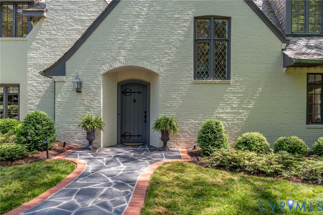 5 Lancaster Ln