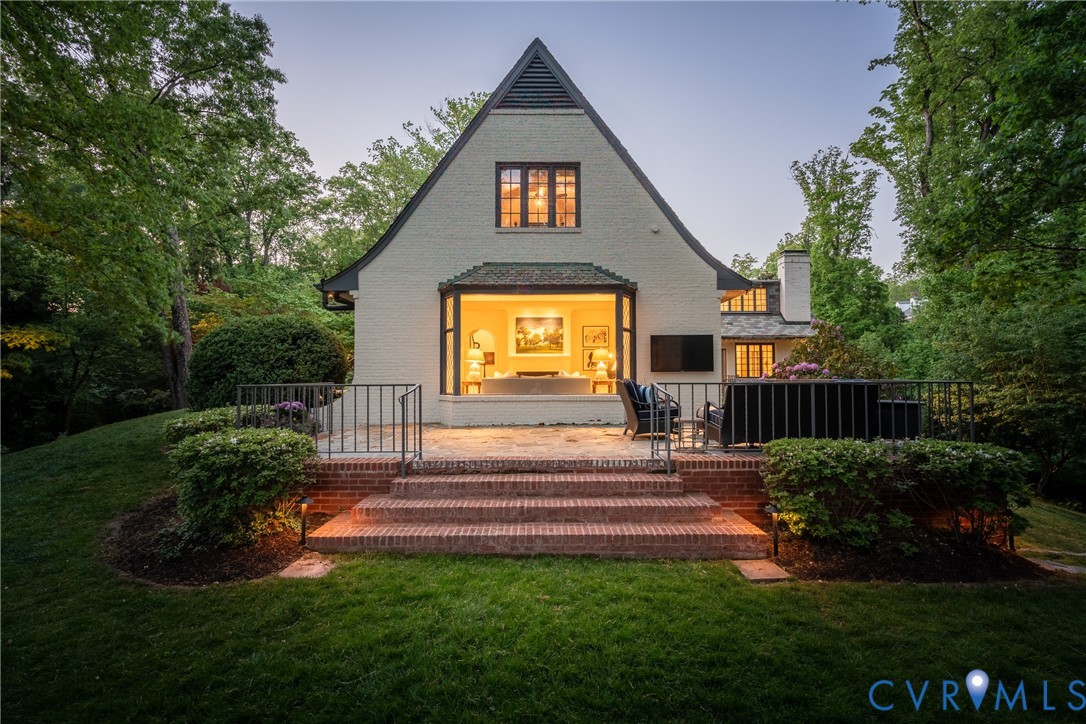 5 Lancaster Ln