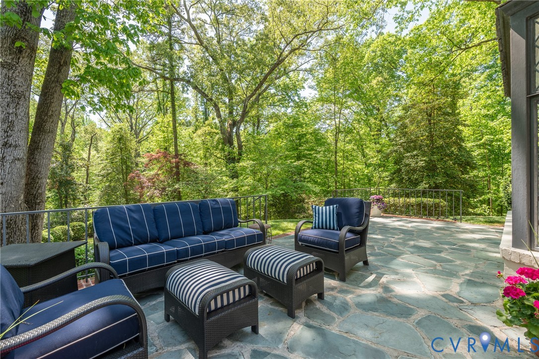 5 Lancaster Ln