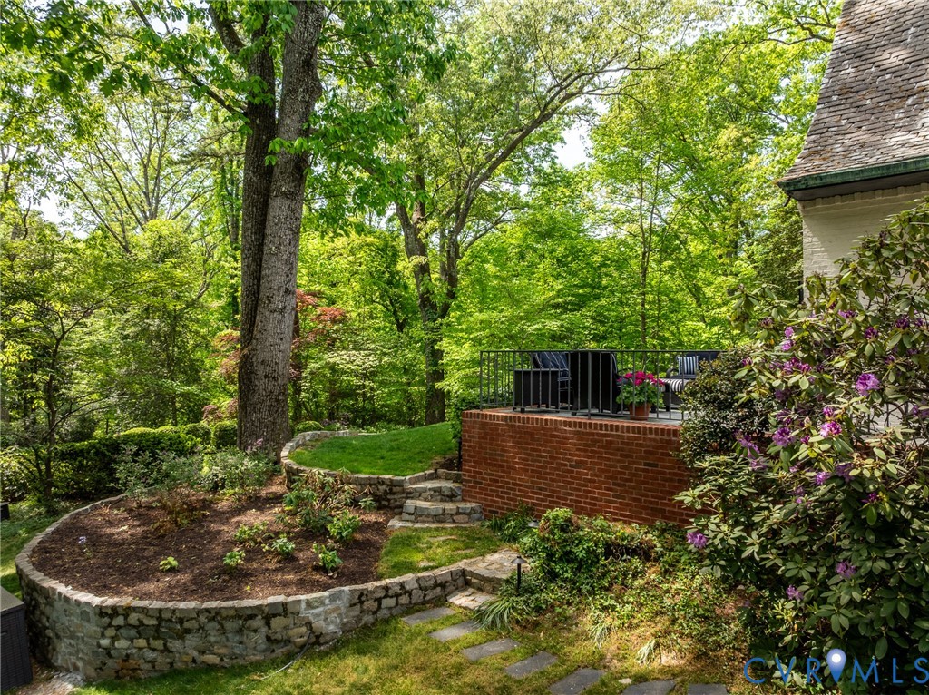 5 Lancaster Ln