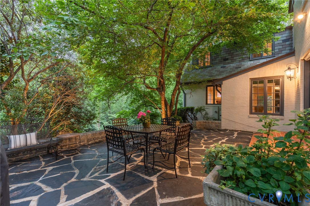 5 Lancaster Ln