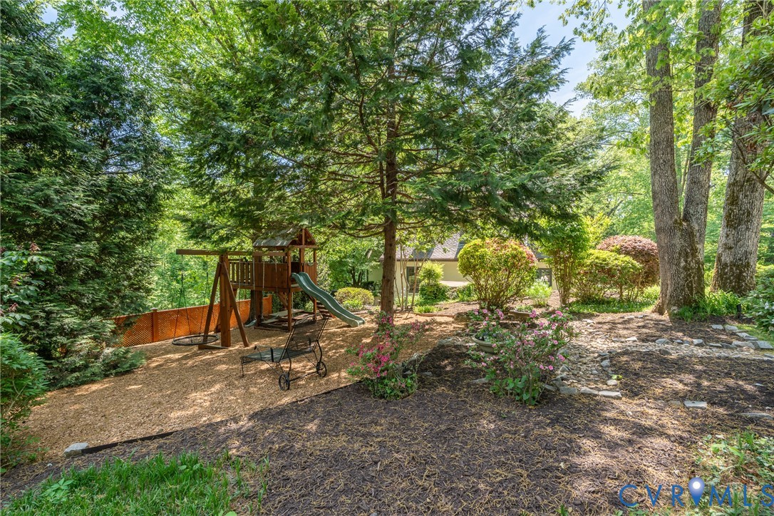 5 Lancaster Ln