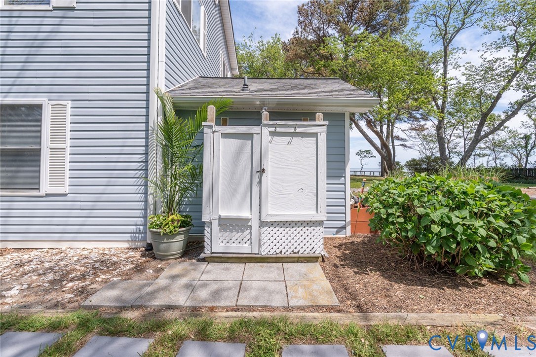 1749 Lighthouse View Dr