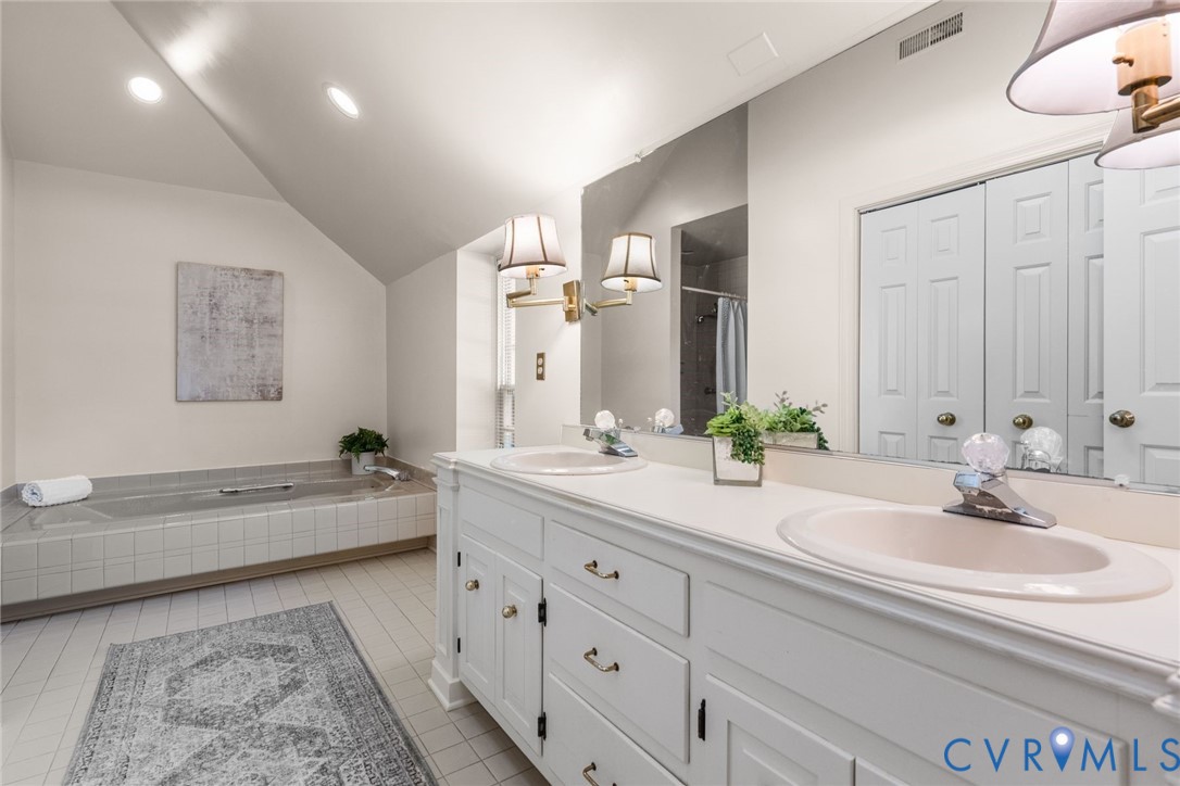 1217 Rothesay Cir