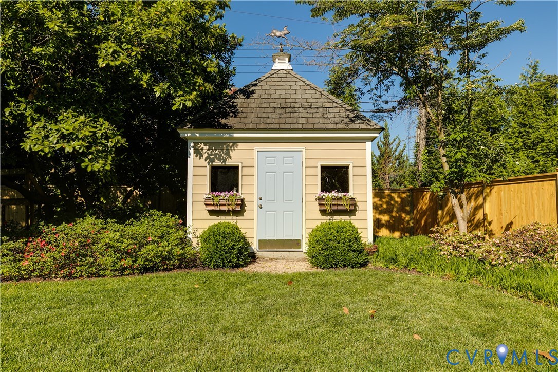 326 Oak Ln
