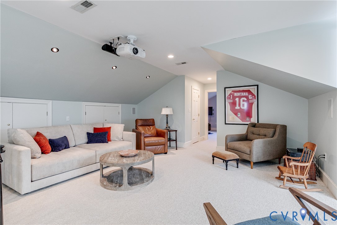 326 Oak Ln