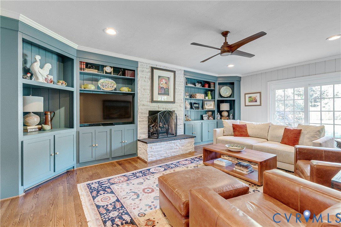 326 Oak Ln