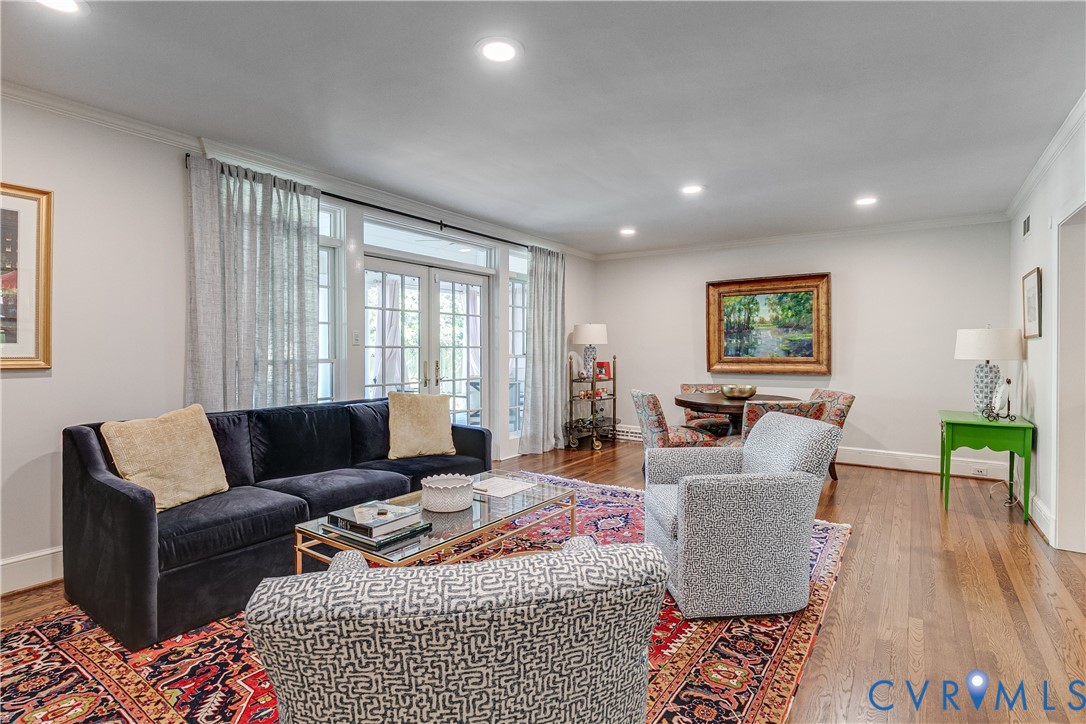 326 Oak Ln