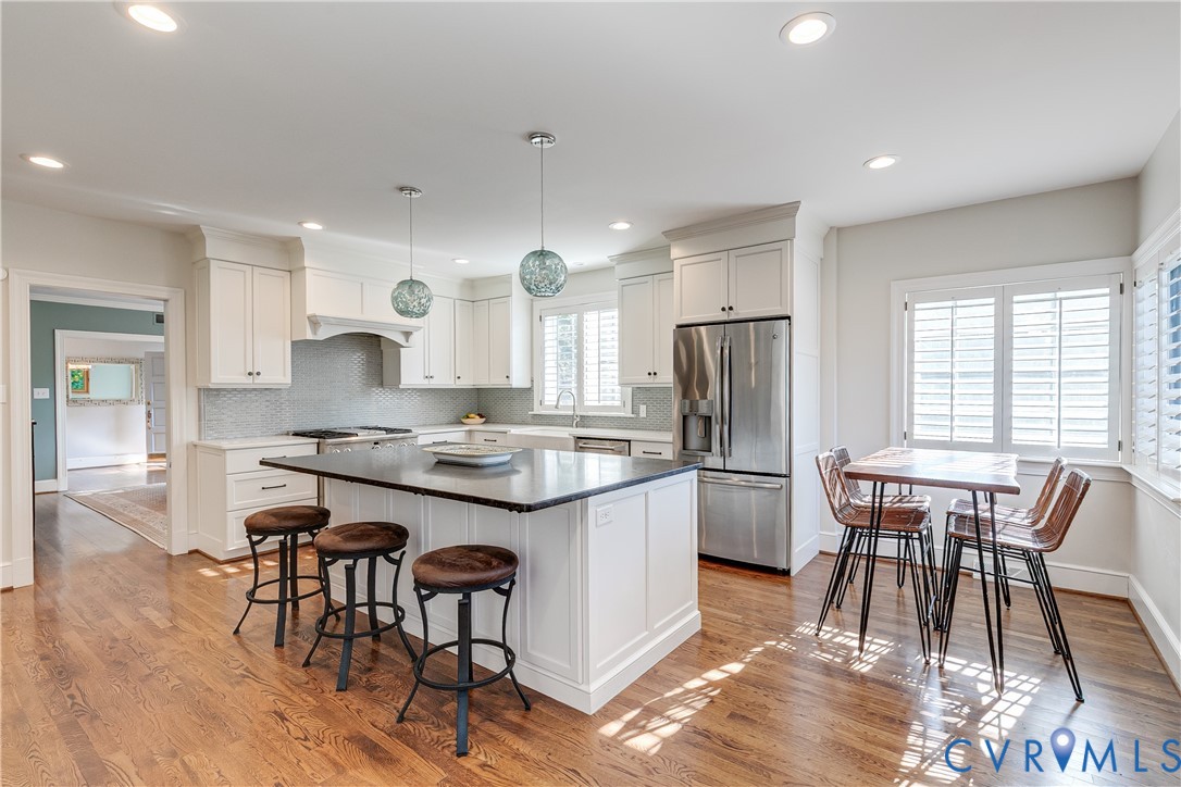 326 Oak Ln