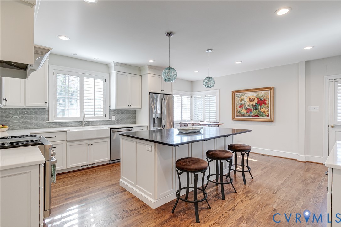 326 Oak Ln