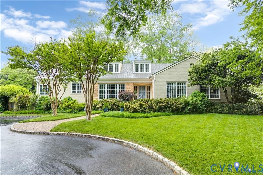 326 Oak Ln