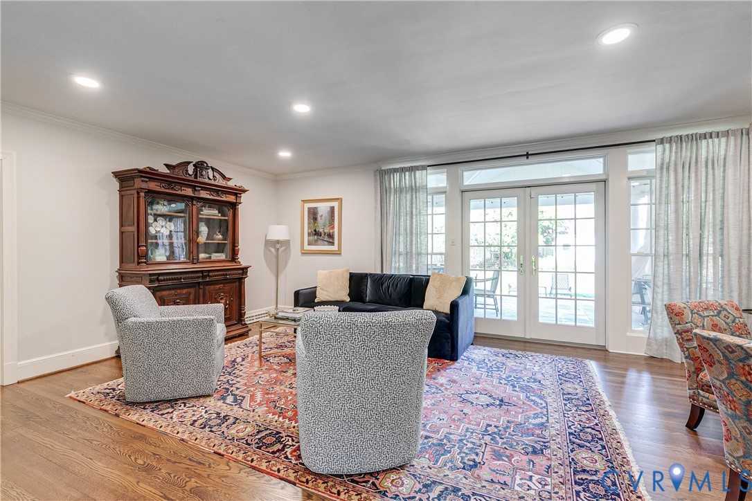 326 Oak Ln
