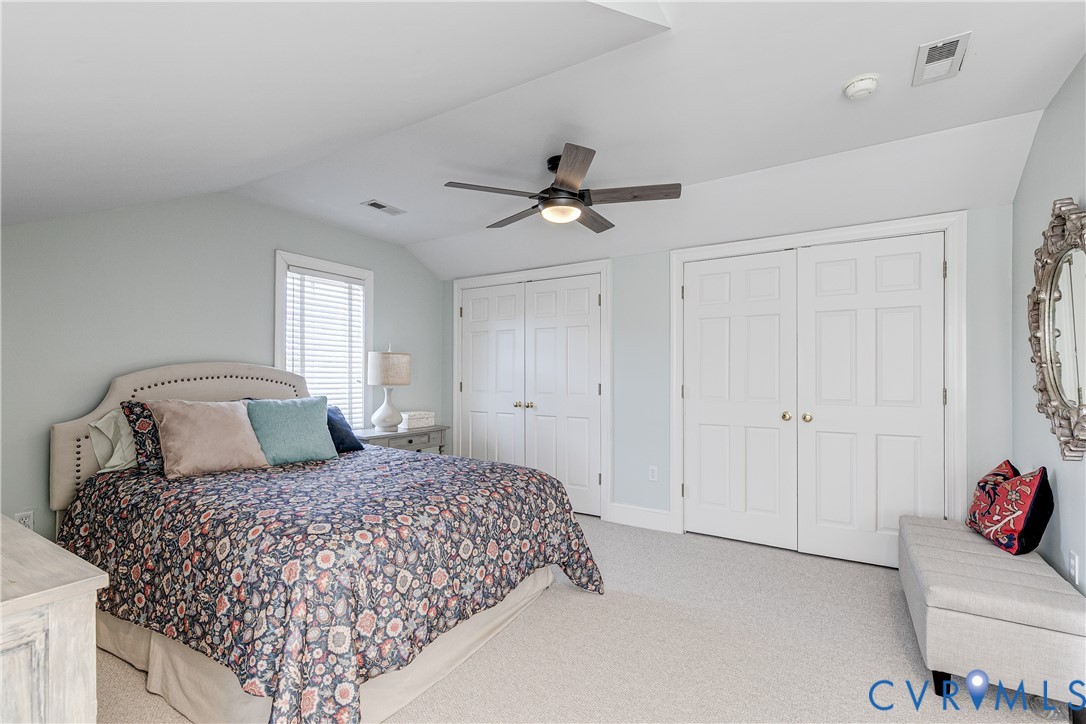 326 Oak Ln