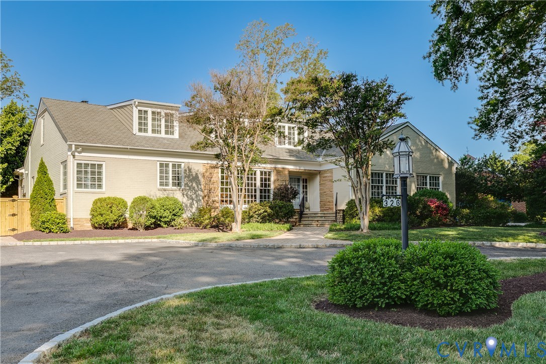 326 Oak Ln