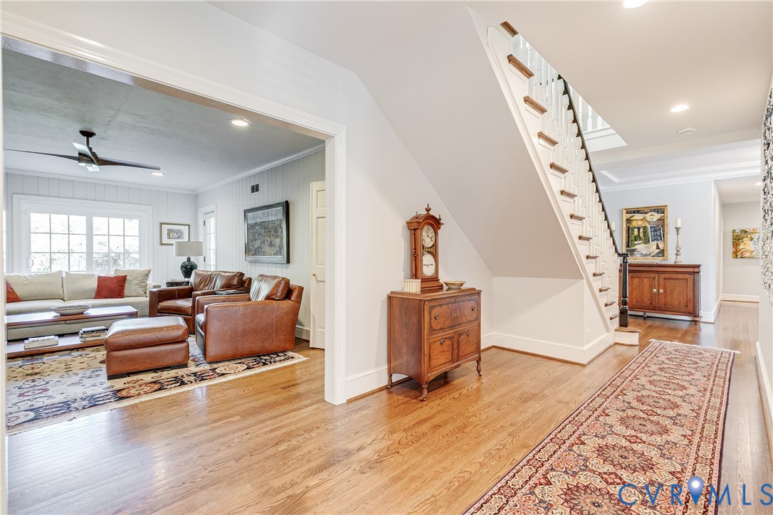326 Oak Ln